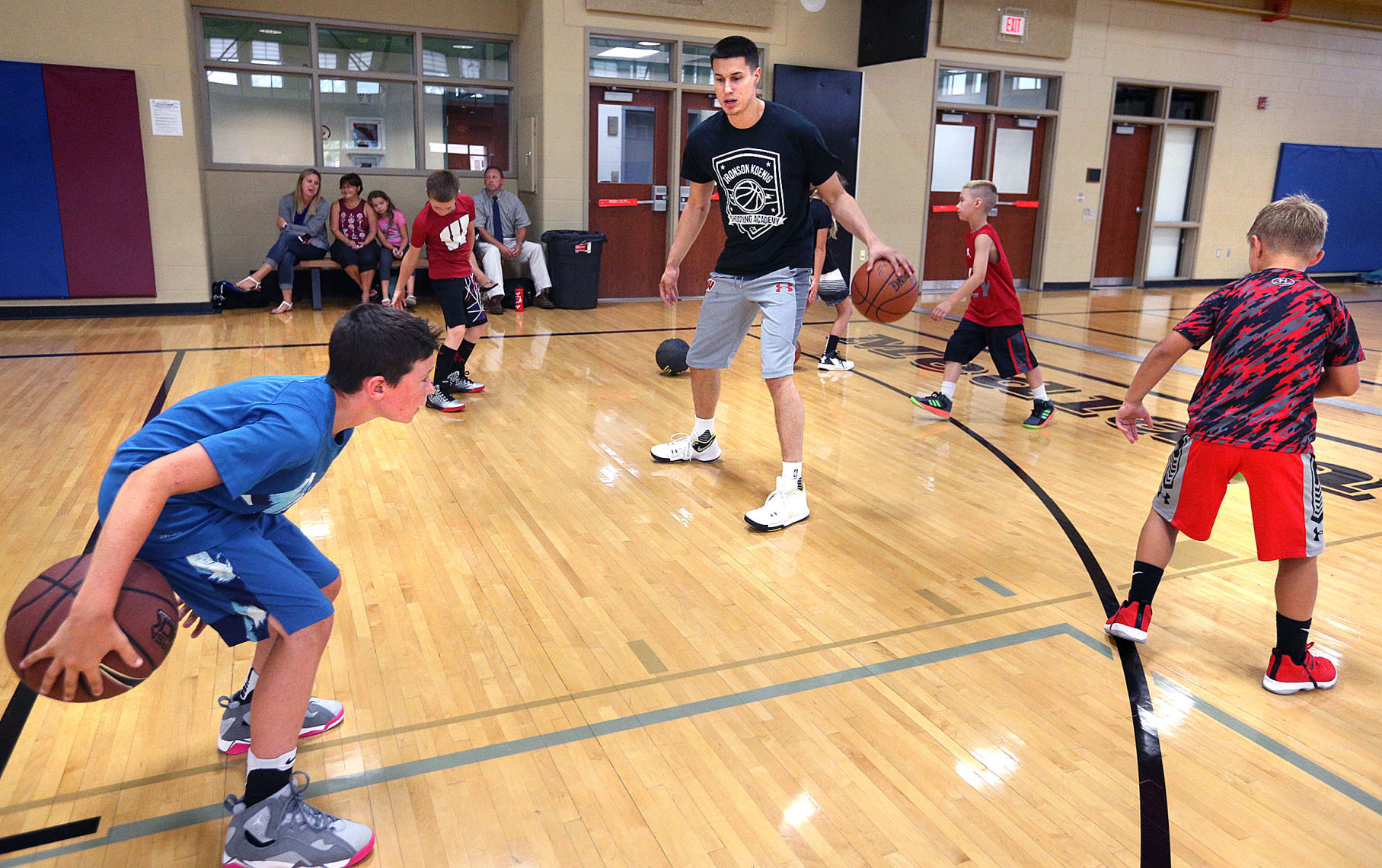 La Crosse Aquinas grad Bronson Koenig hosts basketball camp in hometown